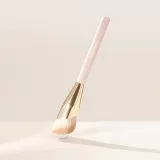 Rare Beauty Liquid Touch Foundation Brush кисть для тонального крема — фото 1