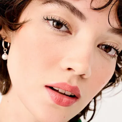 Benefit Cosmetics Sunny румяна для лица компактные, тёплый коралловый оттенок, 6 г