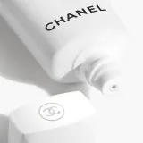 Chanel UV Essentiel Комплексная защита SPF 50 крем для лица 30 мл — фото 1
