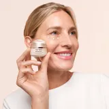 Shiseido Benefiance Wrinkle Smoothing Eye Cream крем для кожи вокруг глаз 15 мл — фото 1
