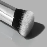 Haus Labs By Lady Gaga Cruelty-Free Concealer Brush кисть для консилера, 1 шт — фото 1