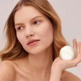 Westman Atelier Vital Pressed Skincare пудра компактная фиксирующая, 5 г, оттенок Translucent — фото 2