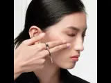 Givenchy Prisme Libre Skin and Color Serum Primer База-сыворотка под макияж Фиолетовый Ниацинамид 30 мл, фиолетовый + Niacynamid — фото 6