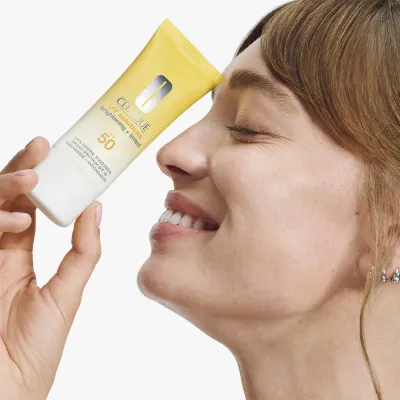 Clinique UV Solutions Brightening + Tinted Sunscreen SPF 50 солнцезащитный крем с тоном 01 Light, 40 мл