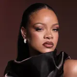 Fenty Beauty Sun Stalk'r Souffle кремовый бронзер прессованный мусс, 15 г, оттенок Suga Cookie — фото 1