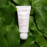 Clarins UV Plus Anti-Pollution SPF 50 солнцезащитный флюид для лица Translucent 30 мл — фото 2