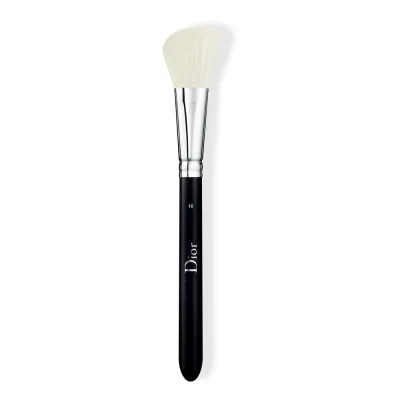 Dior Backstage Blush Brush 16 кисть для румян скошенная, N°16
