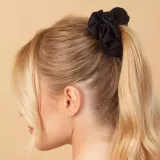 Резинка для волос Almania Scrunchie шелковая, черная, бережное закрепление прически — фото 2