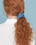 Резинка для волос Almania Scrunchie шелковая из 100% шелка шелковицы, оттенок небесно-голубой — фото 2