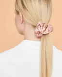 Резинка для волос Almania Scrunchie из 100% шелка, бережная фиксация, пыльно-розовая — фото 2