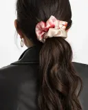 Резинка для волос Almania Scrunchie шёлковая с пионами, цветочный принт, цельная без стыков, 1 шт — фото 2