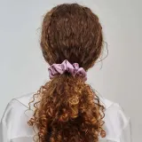 Резинка для волос Almania Scrunchie шёлковая лавандовая, без металлических деталей, для тонких волос, 1 шт — фото 2