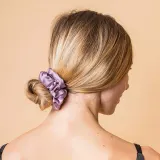 Резинка для волос Almania Scrunchie шёлковая лавандовая, без металлических деталей, для тонких волос, 1 шт — фото 3