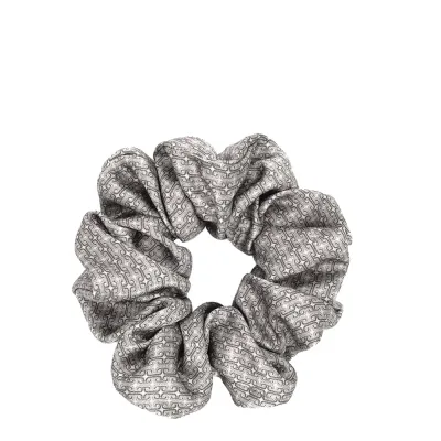 Резинка для волос Almania Scrunchie шёлковая с узором серебряная цепочка, графичный принт, 1 шт