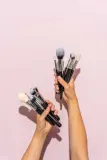 Кисть для контуринга MINTI Collection Magic Sculpting F35 синтетический ворс, короткий ворс 2 см, деревянная ручка — фото 4