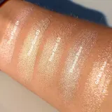 Хайлайтер для лица и тела Dessi Cosmetics SNOW GLOW 02 компактный, стойкий, эффект глоу — фото 3