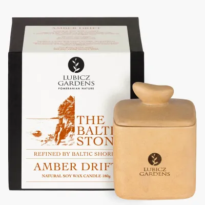 Свеча ароматическая Lubicz Gardens Baltic Stone Amber Drift квадратная, деревянный фитиль, цитрусы, сандал и ваниль, около 28 часов, 180 г