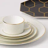 Wedgwood Восьмиугольная тарелка Gio Gold 23 см черная — фото 3