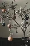 Ёлочное украшение Ferm Living Marble Baubles S, стекло, 5 см, кремовый — фото 3