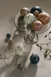 Ёлочное украшение Ferm Living Marble Baubles M, стекло, 9 см, кремовый — фото 2