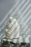 Декоративная свеча Temida dekoracyjna Leaf, соевый воск, бежевый — фото 1
